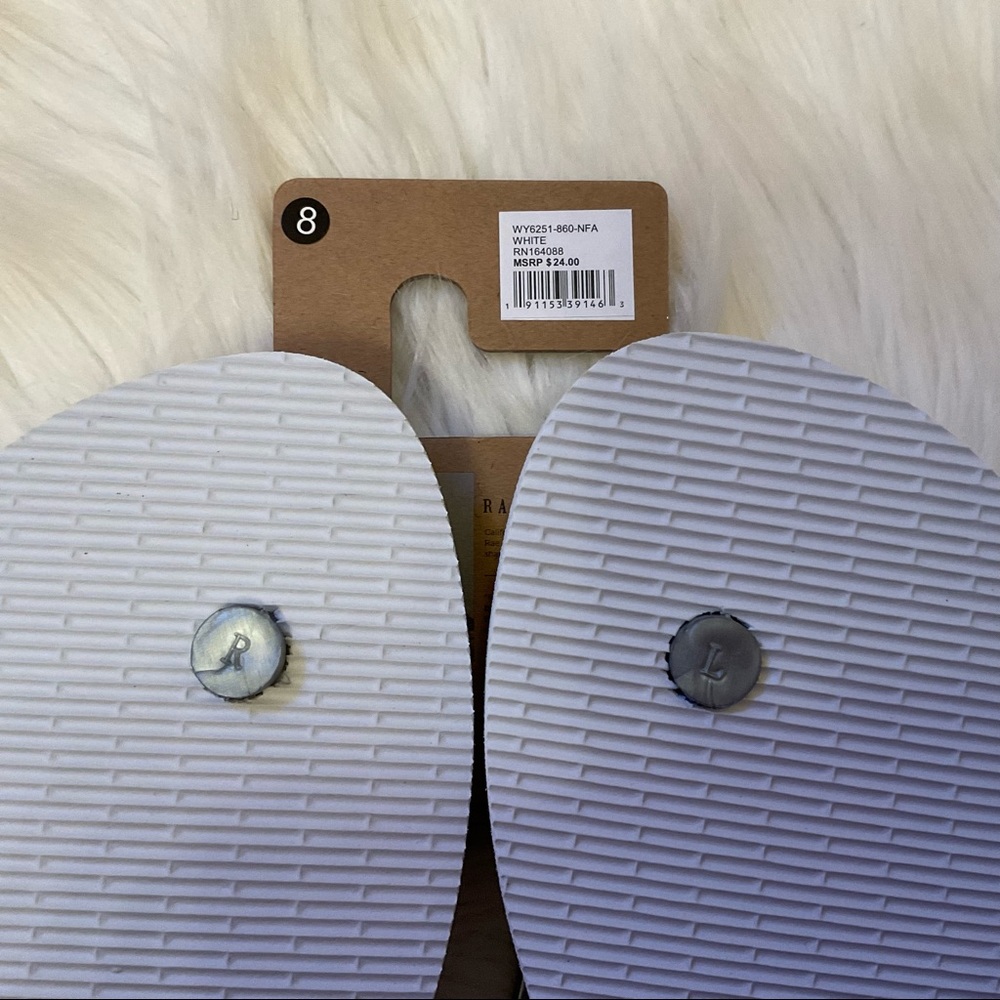 Rae Dunn Bride Flip Flops - NWT - Size 8 - Picture 9 of 10